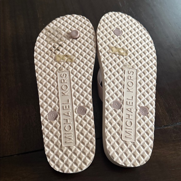 Michael Kors Beige Flip Flops with MK Logo - Picture 3 of 3